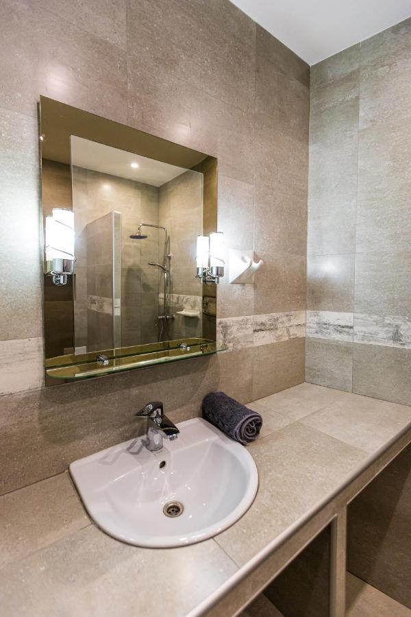 2 Kn. Romana Apartment Λβιβ Εξωτερικό φωτογραφία